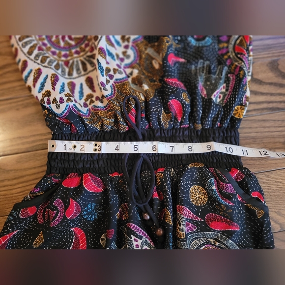 NWOT, SHORT ROMPER, with pockets, very light material, very flattering. - Picture 12 of 14